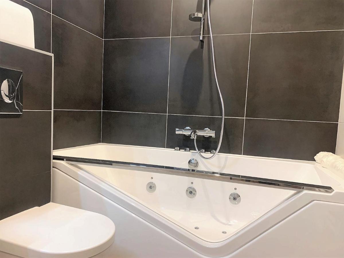 Balneo Village Vieille Ville آنسي المظهر الخارجي الصورة